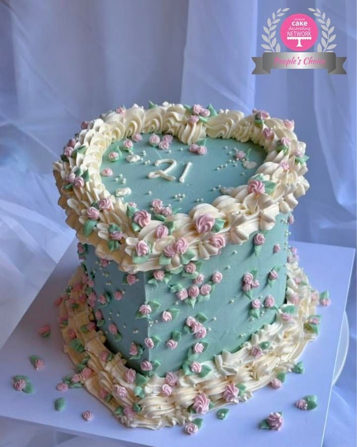 A cake by Baked by Emmz