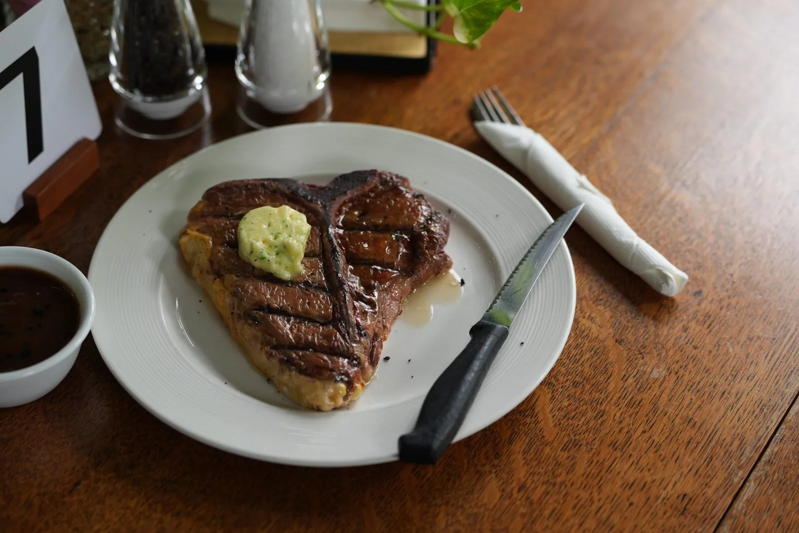 A hyperrealistic steak-illusion cake from the Hyperrealism masterclass