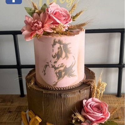 Cake by buttercreampearls