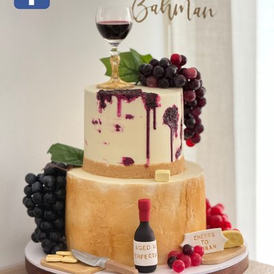 Cake by leilavanillaboutique